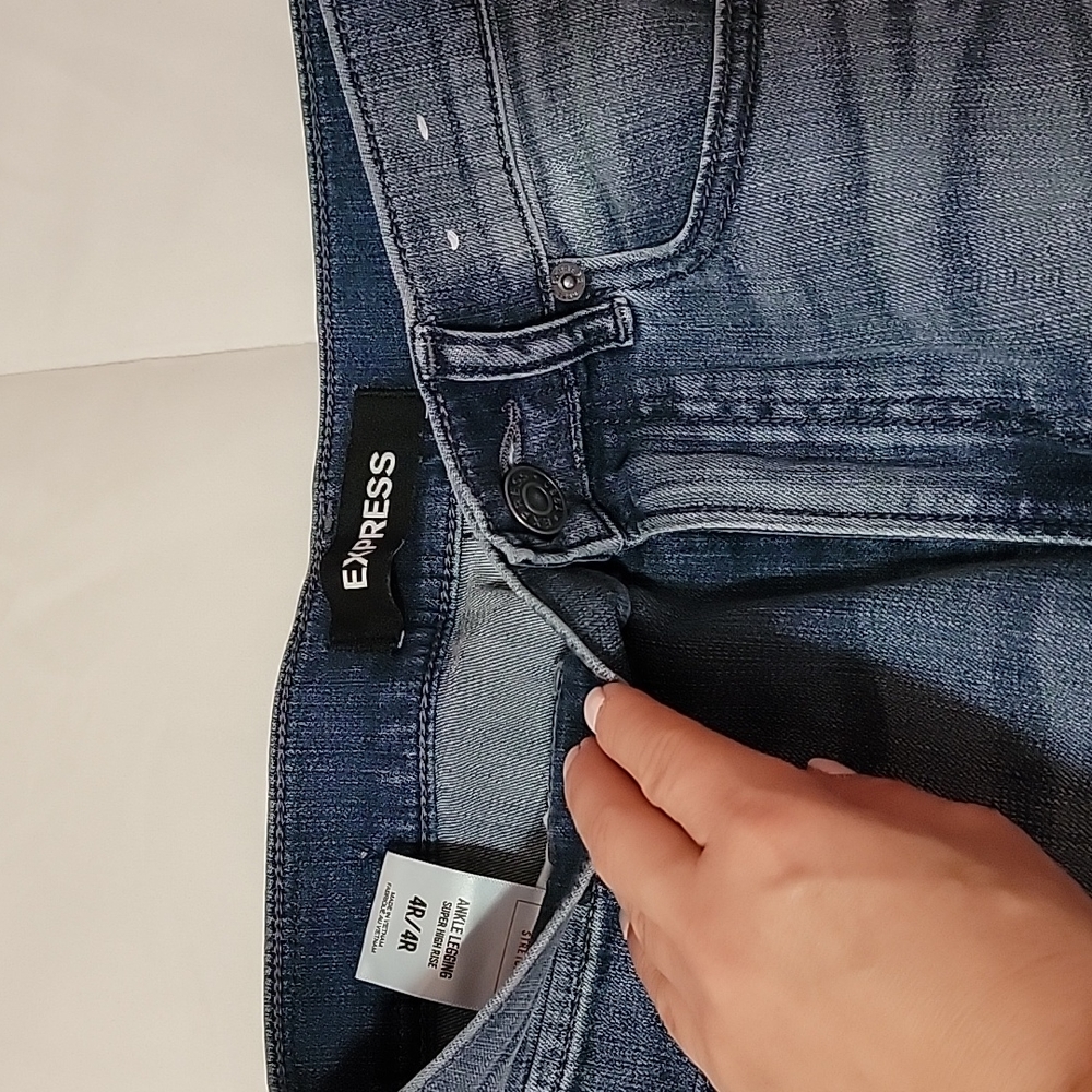 Express Jeans - Picture 2 of 6